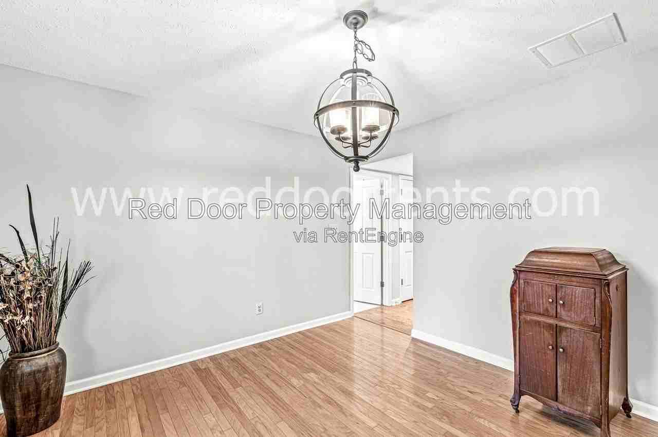 261 Wyndotte Dr - Photo 7 of 43