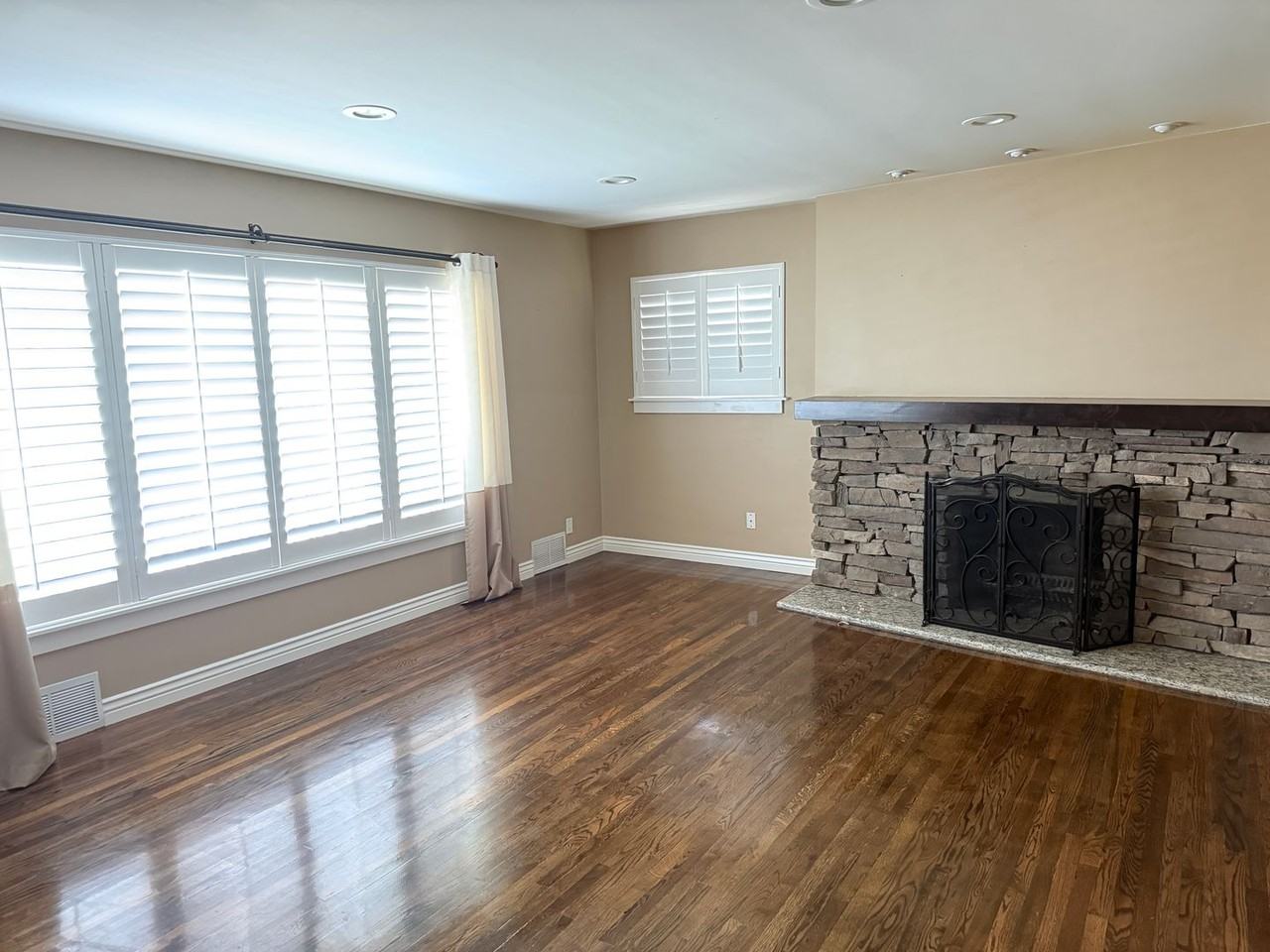 1131 E 3850 S - Photo 2 of 16