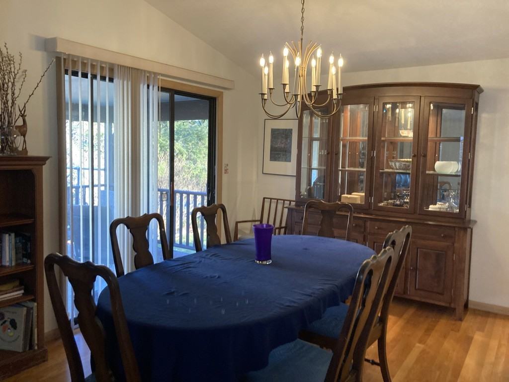 366 Singletary Ln - Photo 7 of 11