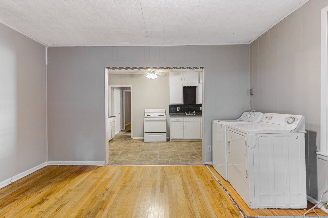 2567 Madison Ave - Photo 3 of 11