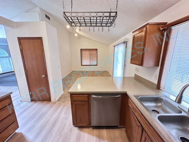 1535 Nw Wallula Ave - Photo 7 of 21