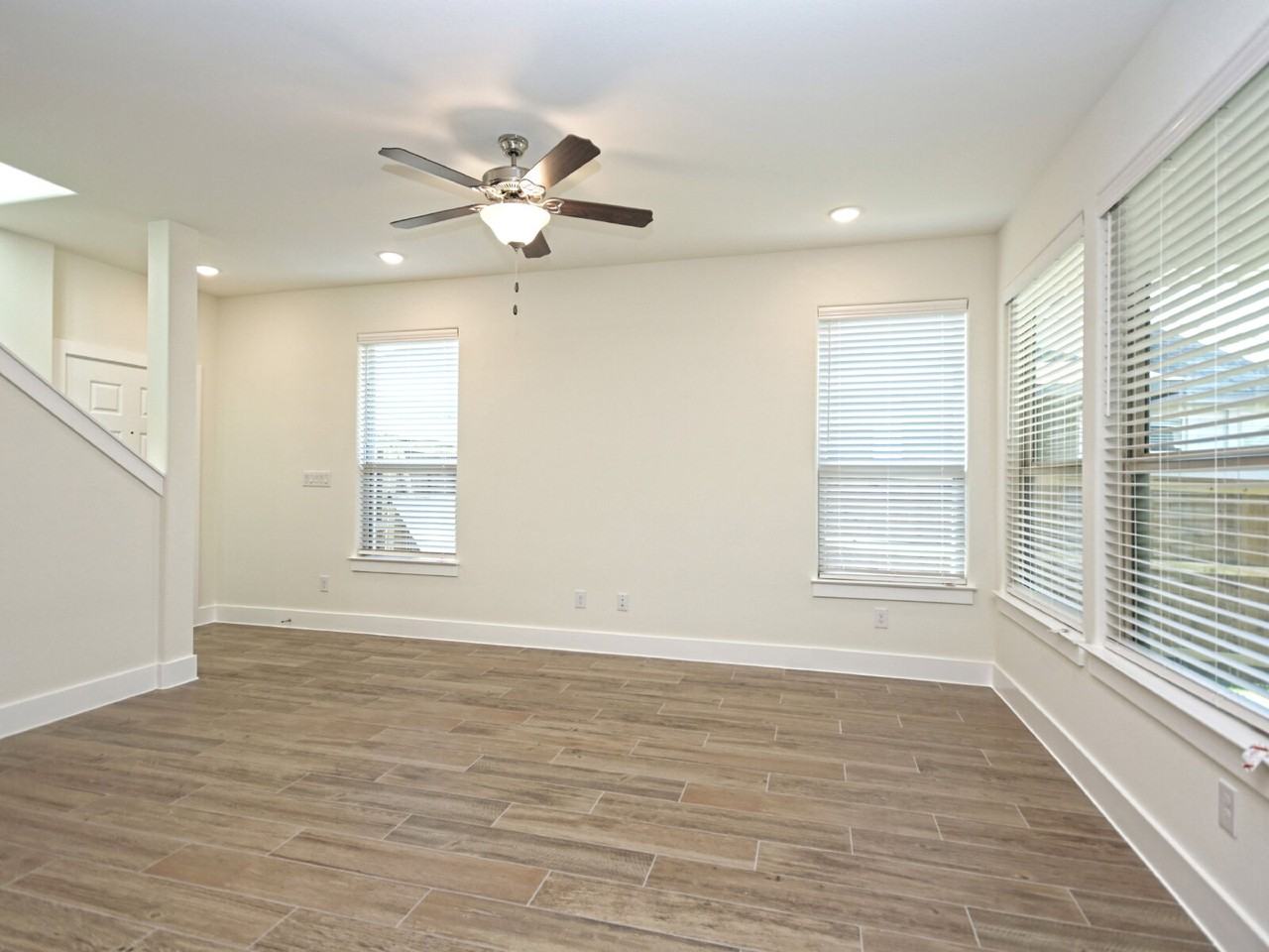 411 Parkline Dr - Photo 2 of 15