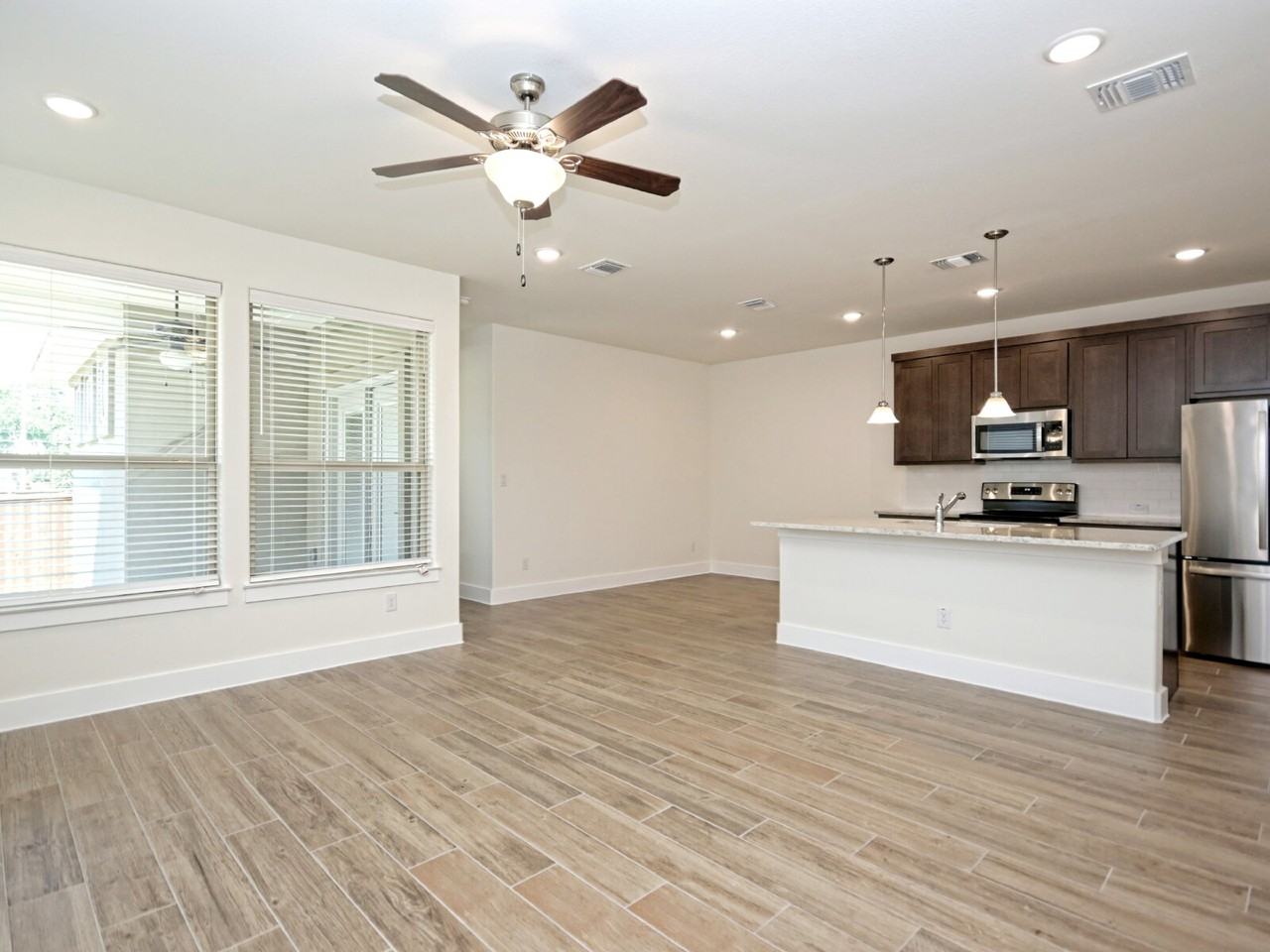 411 Parkline Dr - Photo 3 of 15