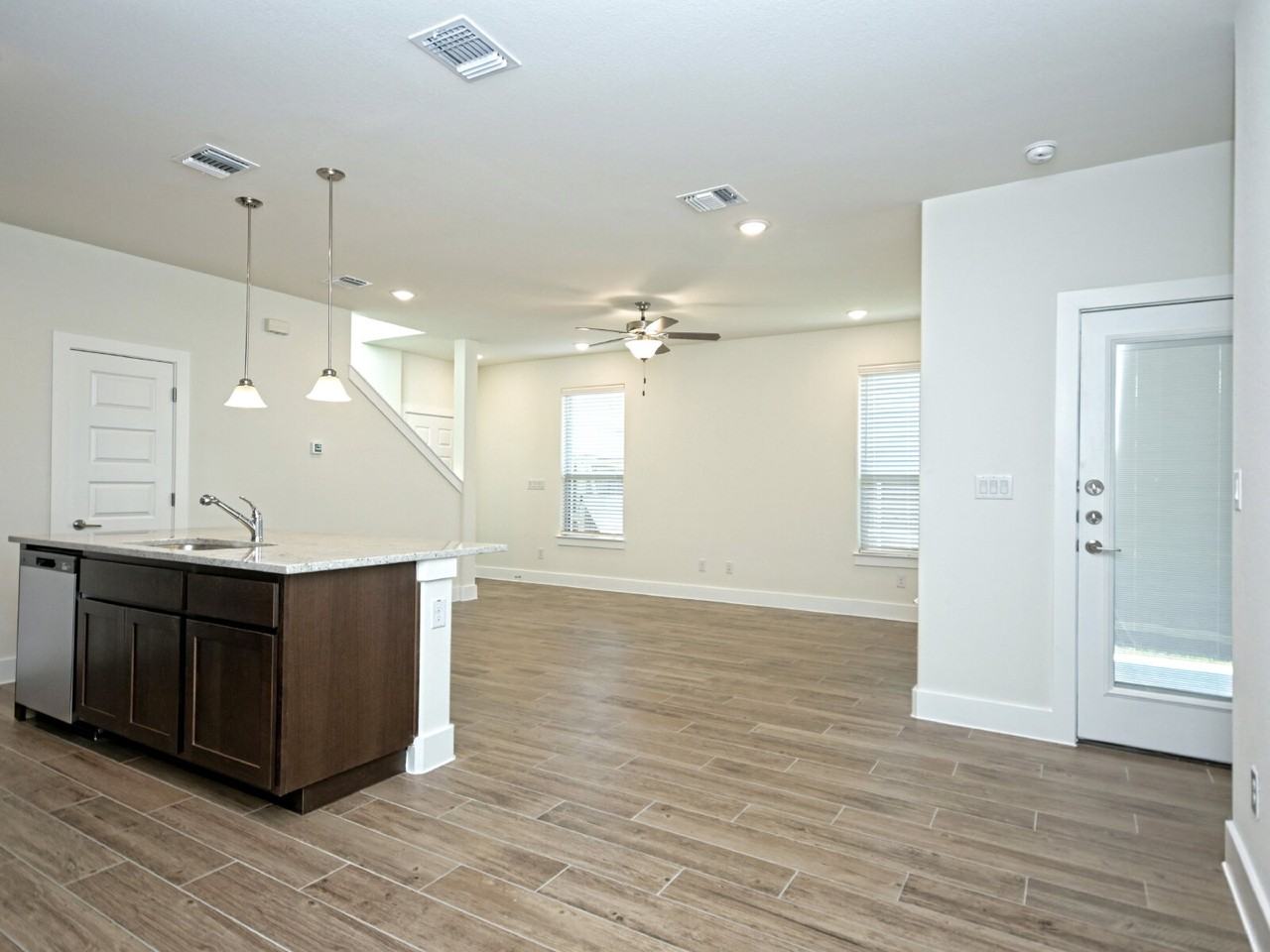 411 Parkline Dr - Photo 5 of 15