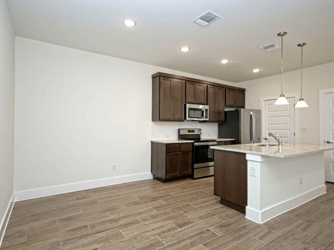 411 Parkline Dr - Photo 6 of 15