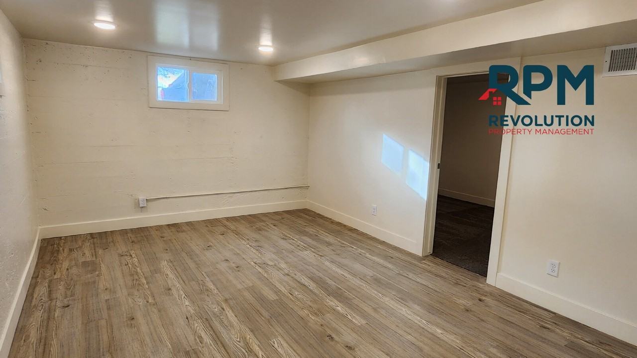 504 29th St - Photo 3 of 9