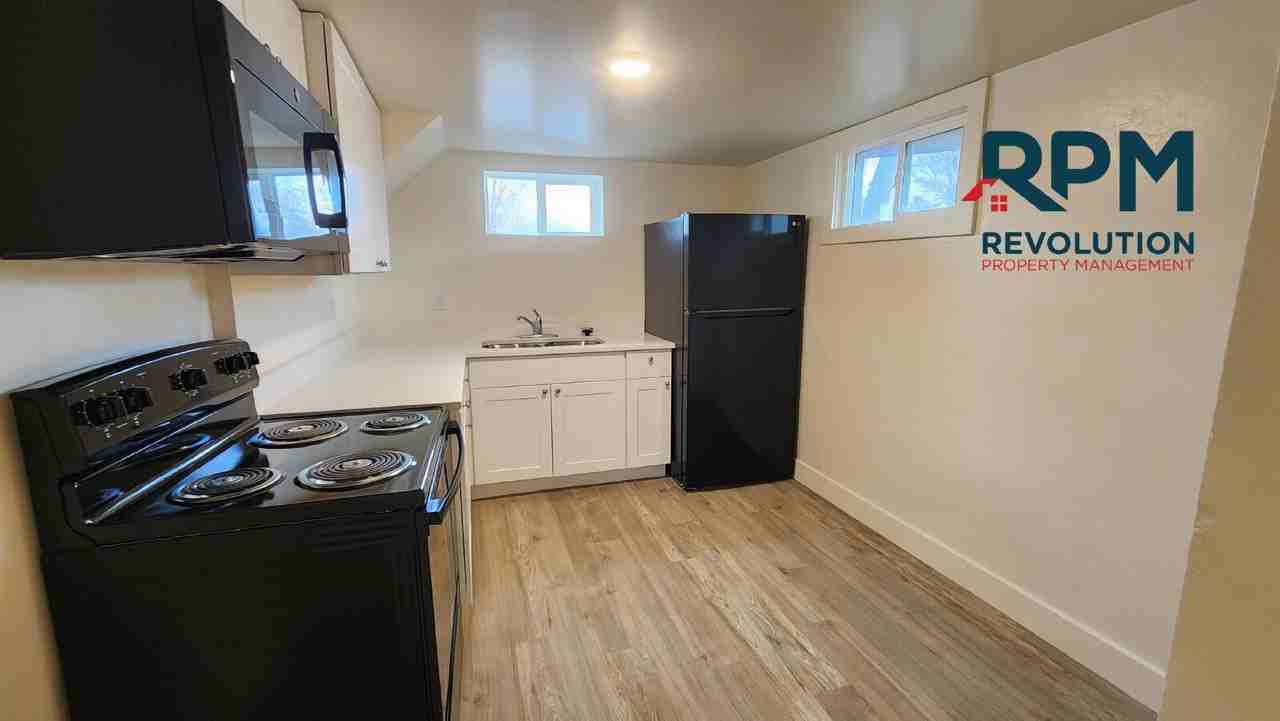 504 29th St - Photo 5 of 9