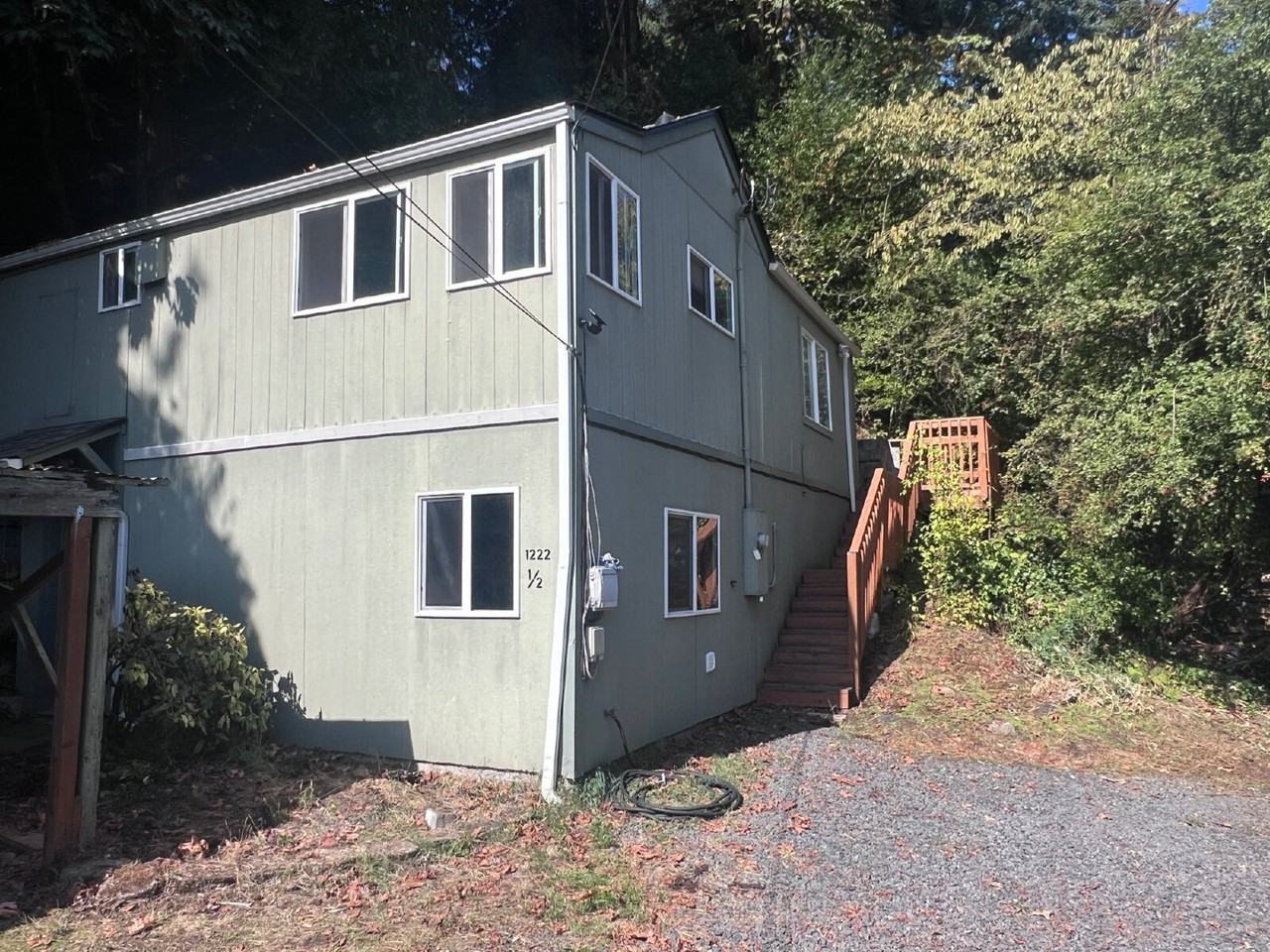 1222 1/2 Kelly Blvd - Photo 2 of 13