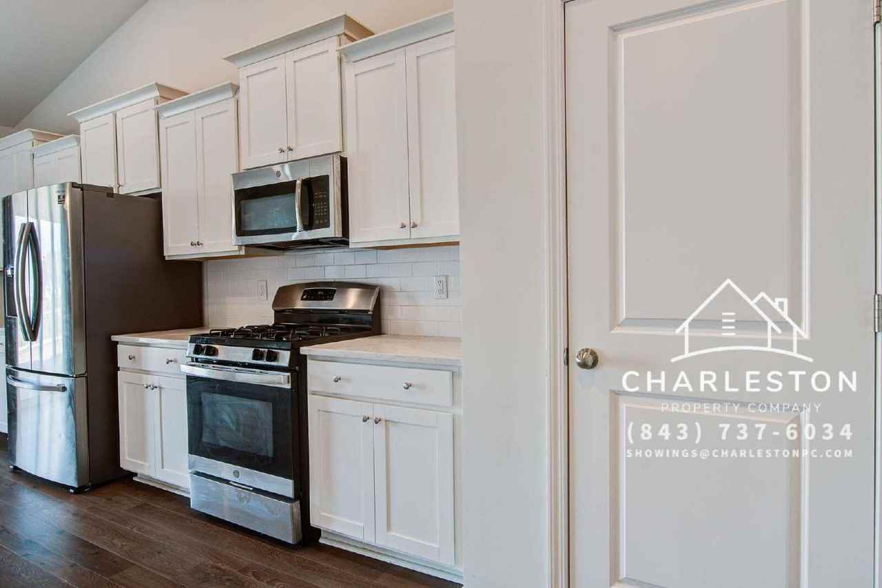 414 Squire Pope Rd - Photo 3 of 28