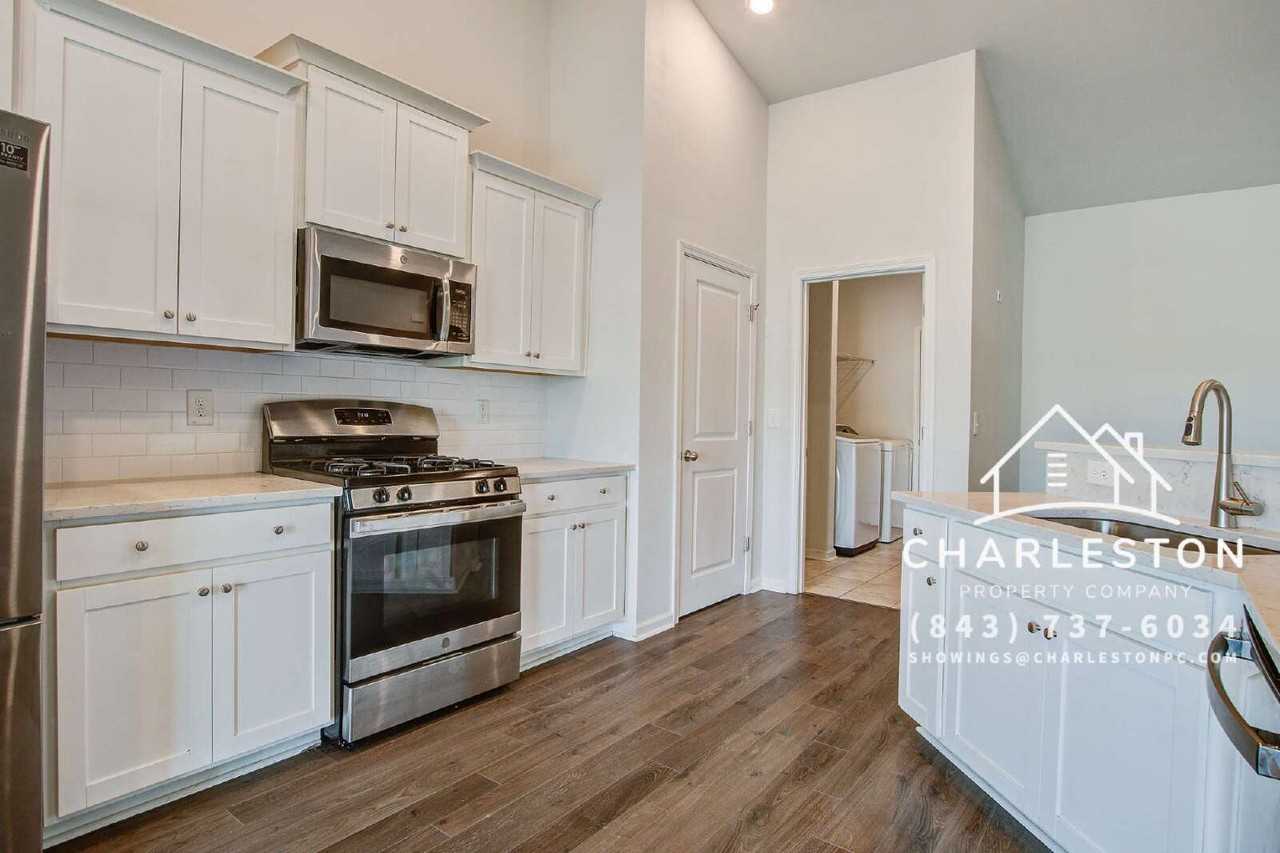 414 Squire Pope Rd - Photo 4 of 28