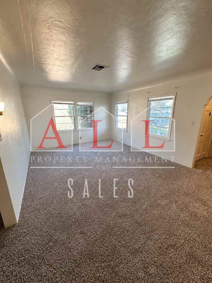 2520 La Siesta Dr - Photo 3 of 15