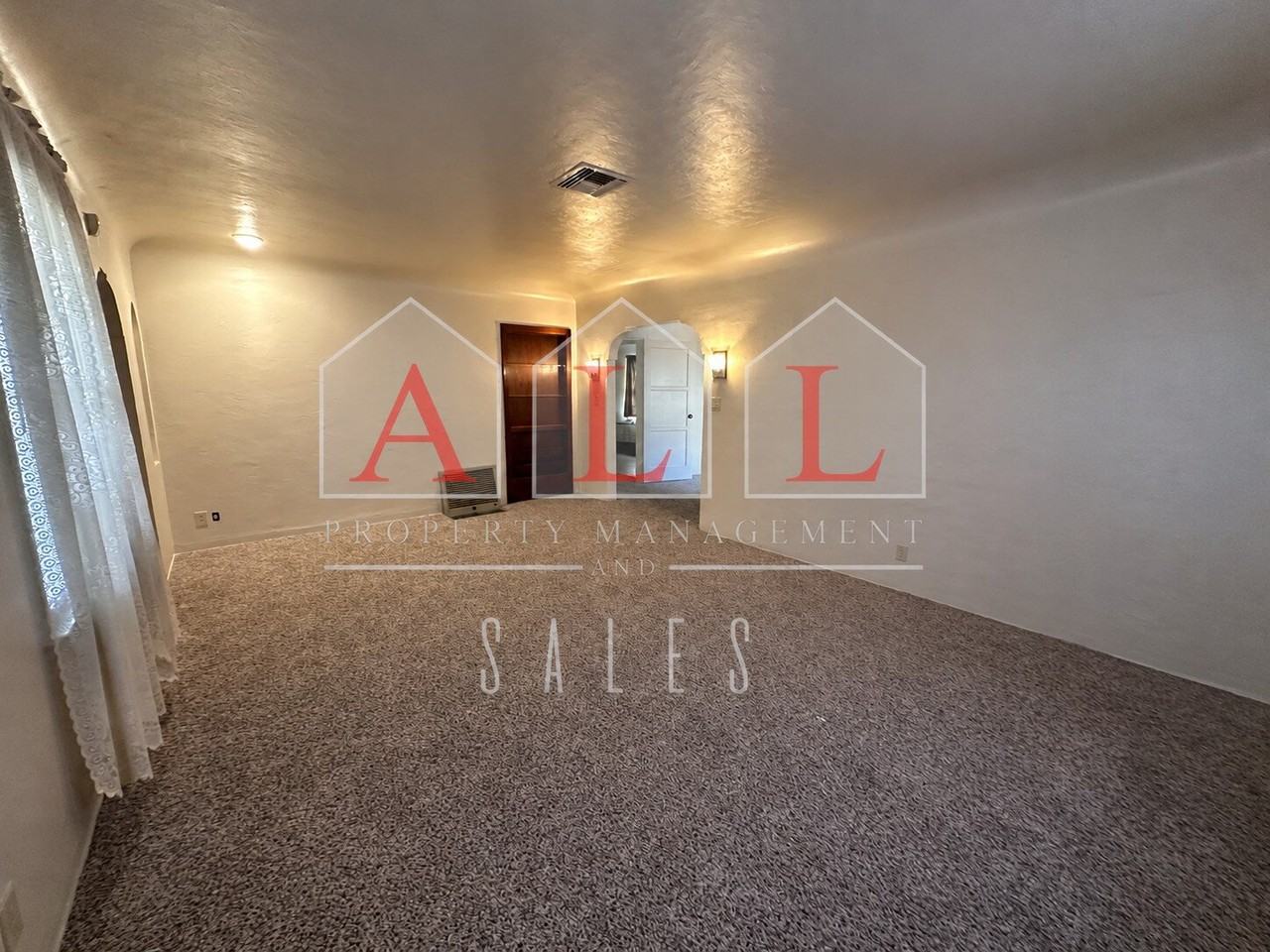 2520 La Siesta Dr - Photo 4 of 15