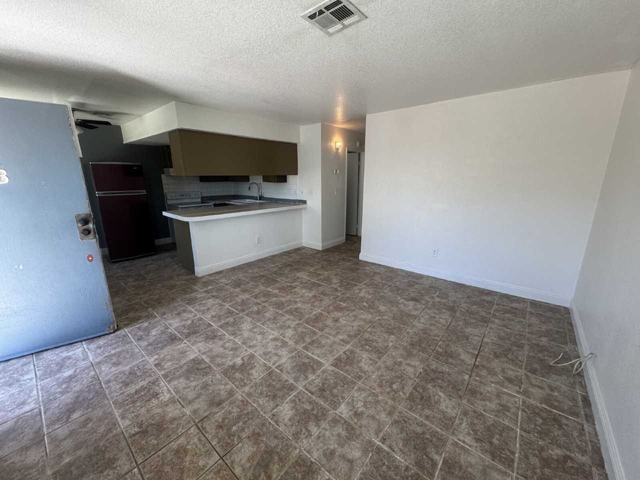 2044 Harvard St Apt B - Photo 7 of 21