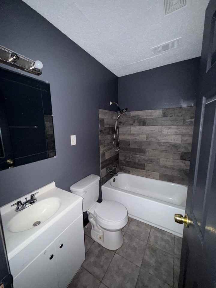 1064 Brower St - Photo 4 of 28