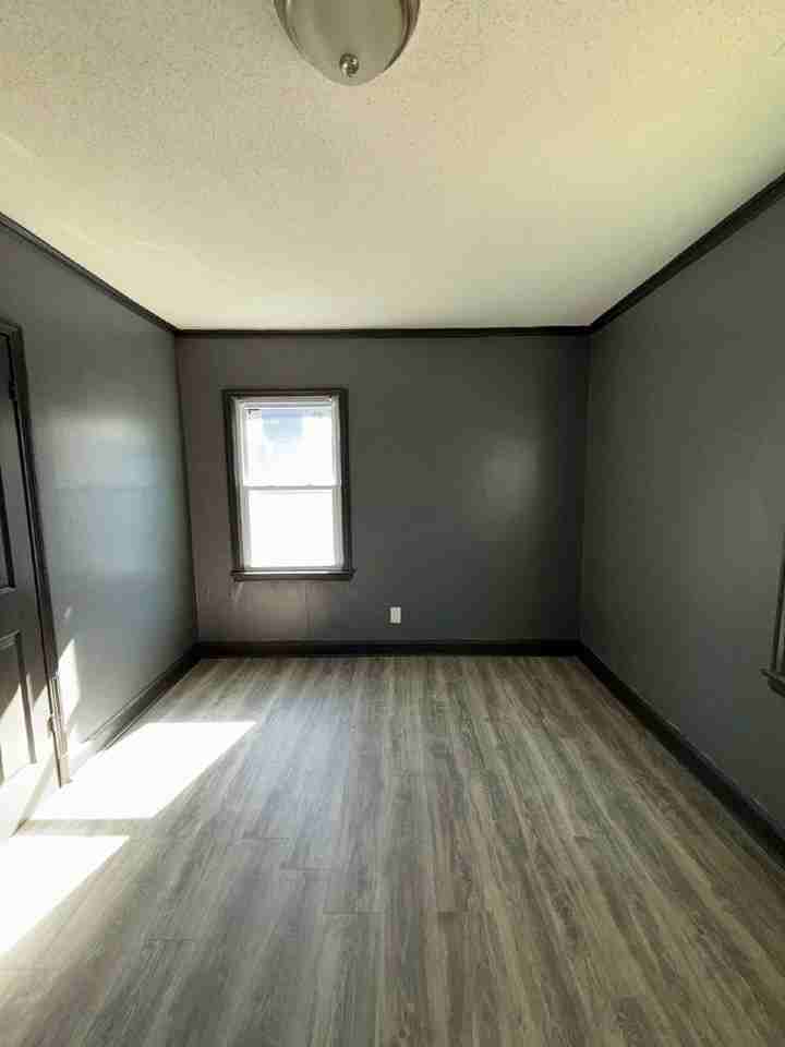 1064 Brower St - Photo 5 of 28