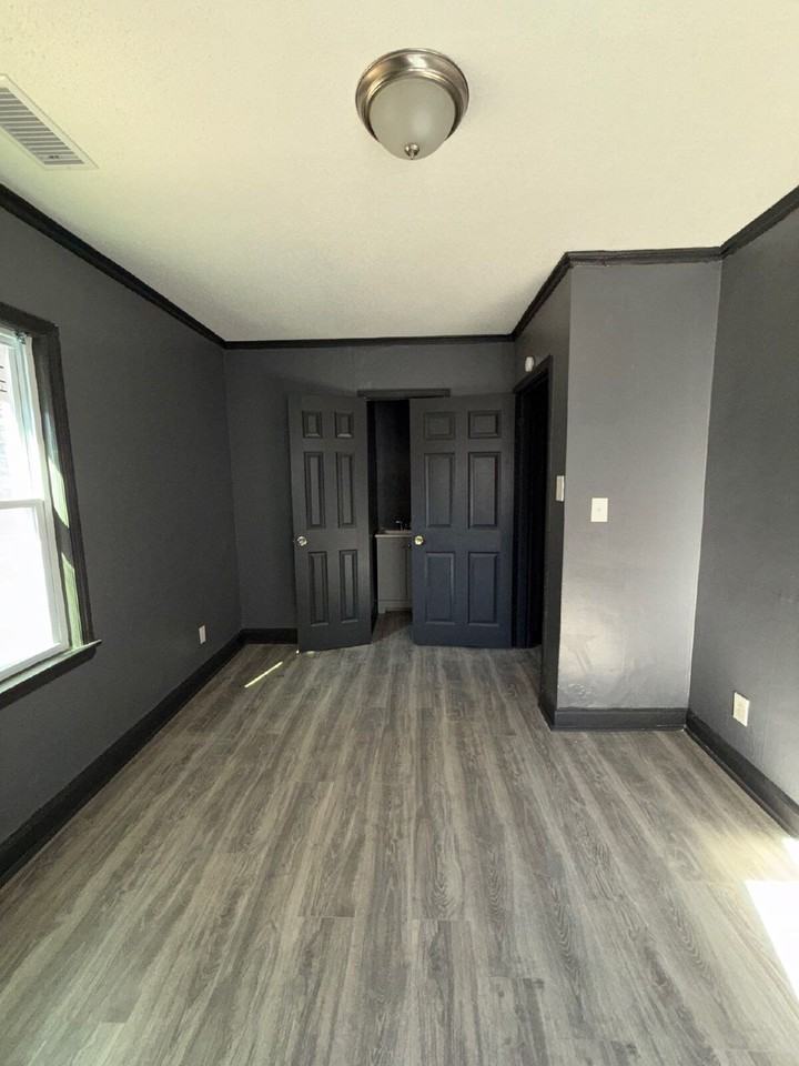1064 Brower St - Photo 7 of 28