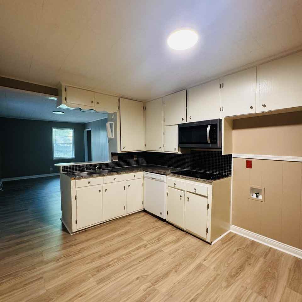 2919 Avenue G - Photo 4 of 15