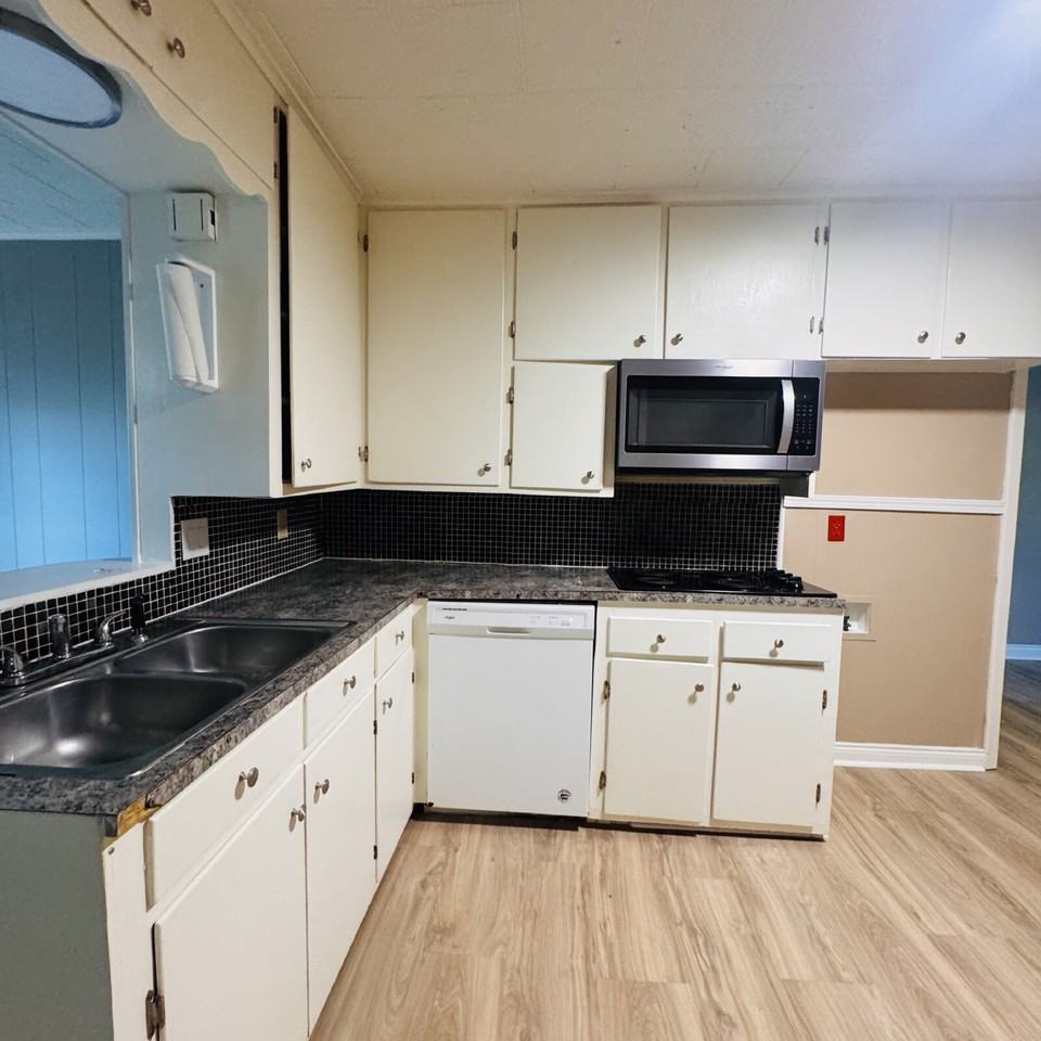 2919 Avenue G - Photo 5 of 15