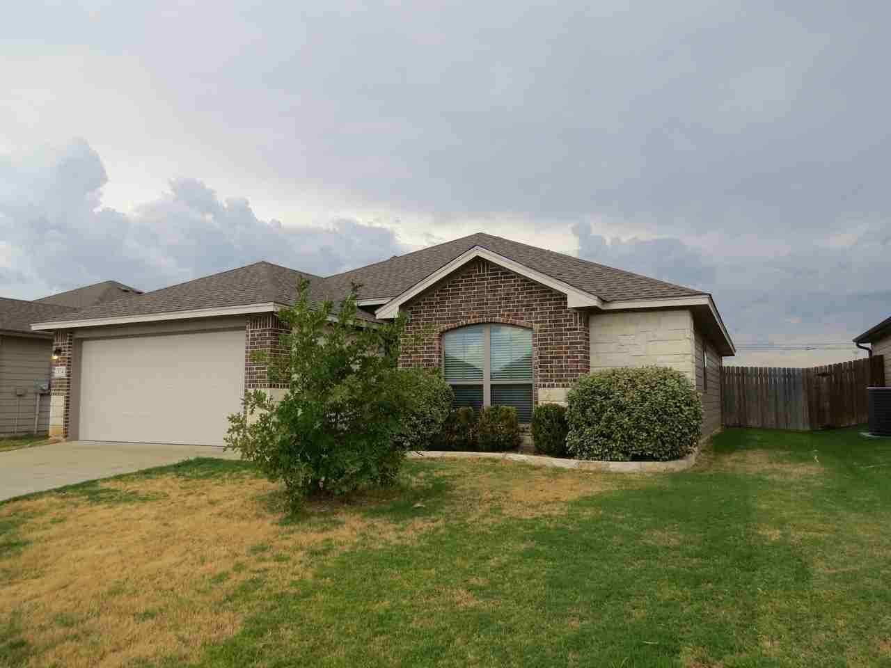 1304 Lakeway Crossing Dr - Photo 2 of 28