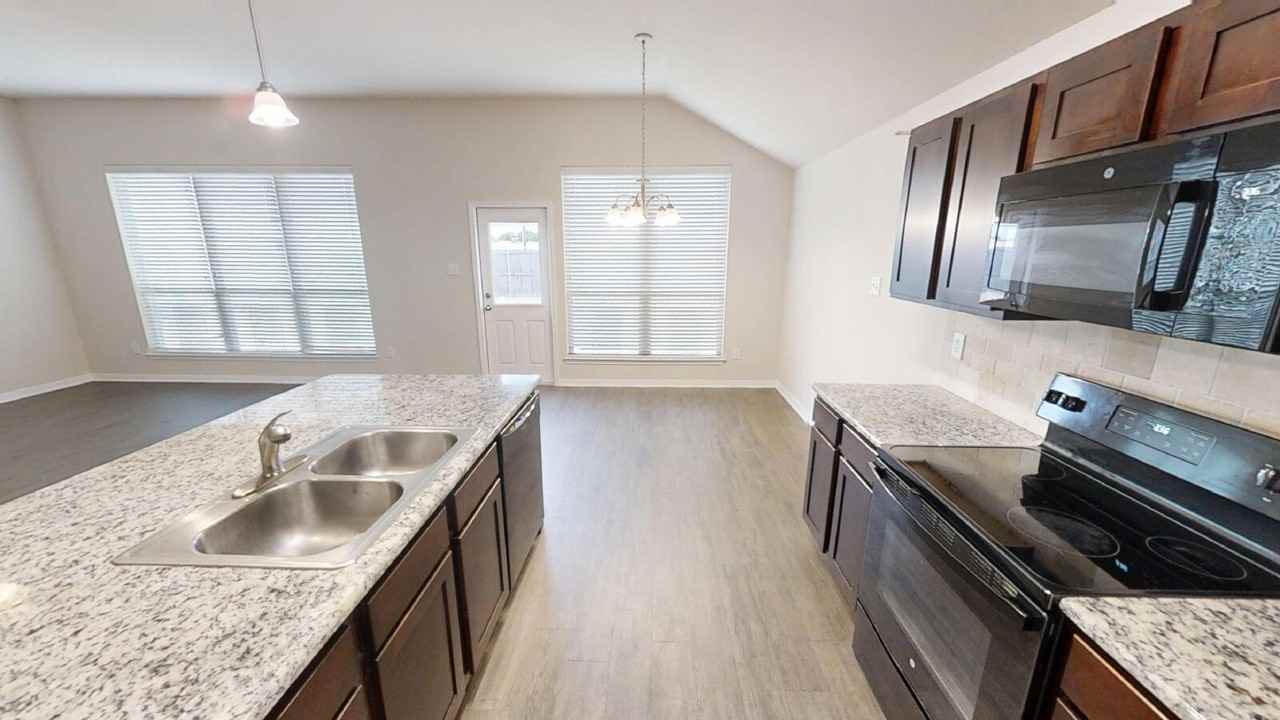 1304 Lakeway Crossing Dr - Photo 7 of 28