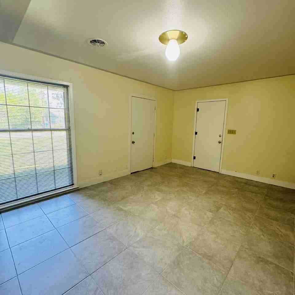 735 Cuchia St - Photo 5 of 15