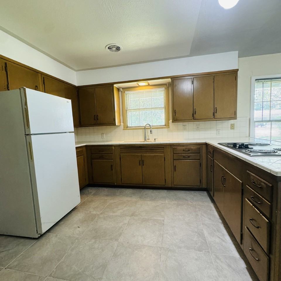 735 Cuchia St - Photo 6 of 15