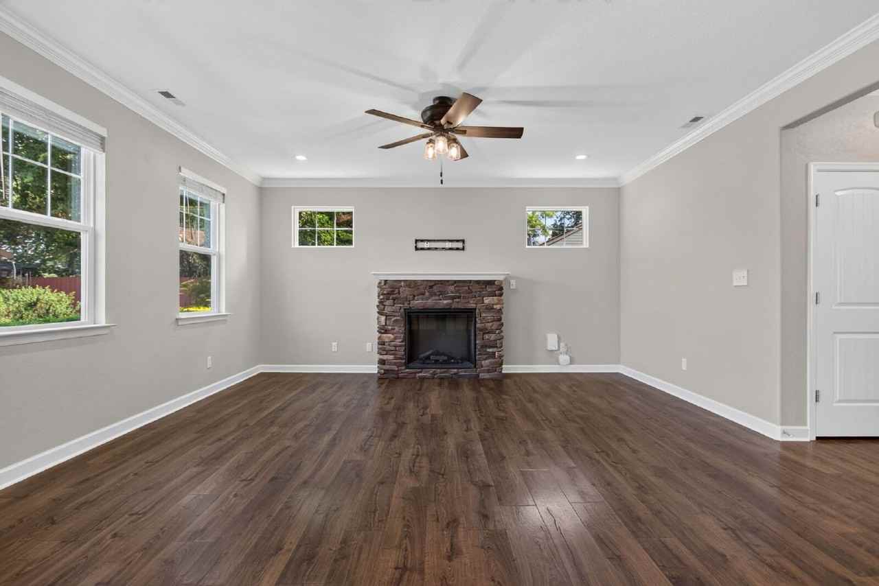 844 Workwood Rd - Photo 2 of 50