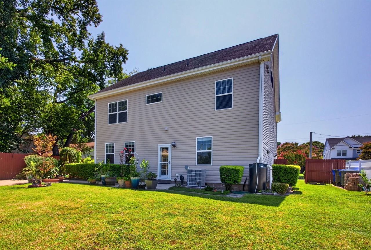 844 Workwood Rd - Photo 4 of 50