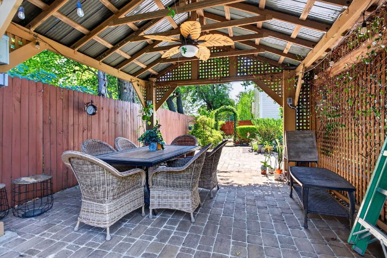 844 Workwood Rd - Photo 6 of 50