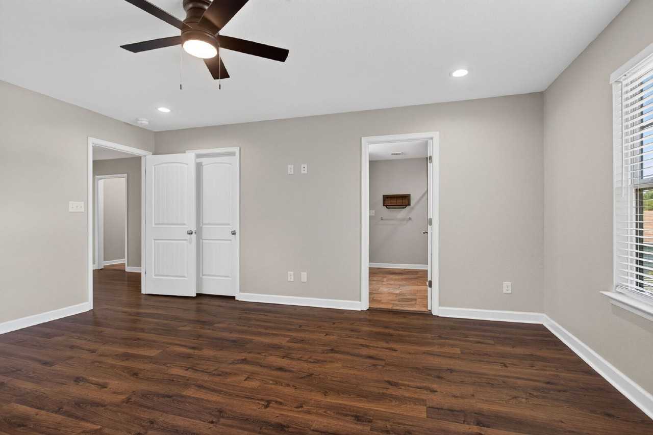 844 Workwood Rd - Photo 7 of 50