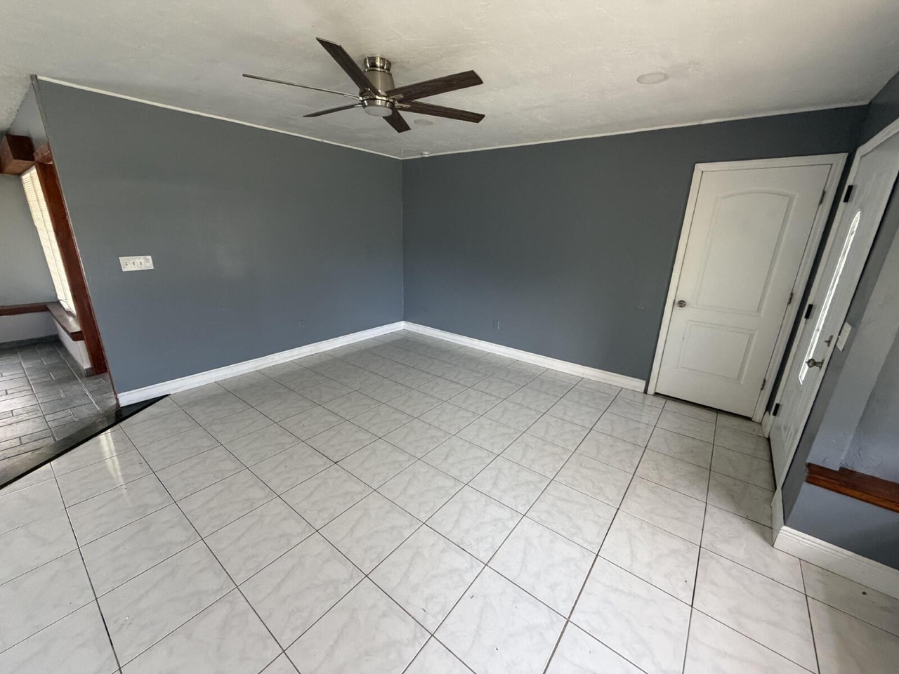 563 Parkview Dr - Photo 6 of 41