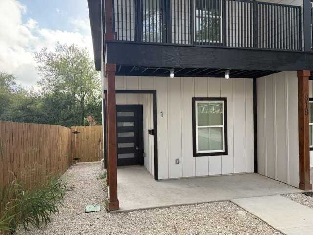 818 N Mel Waiters Way - Photo 2 of 11