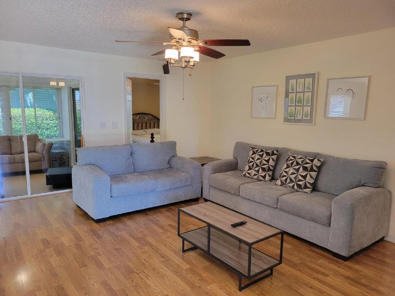 2160 Addison Ave - Photo 3 of 19