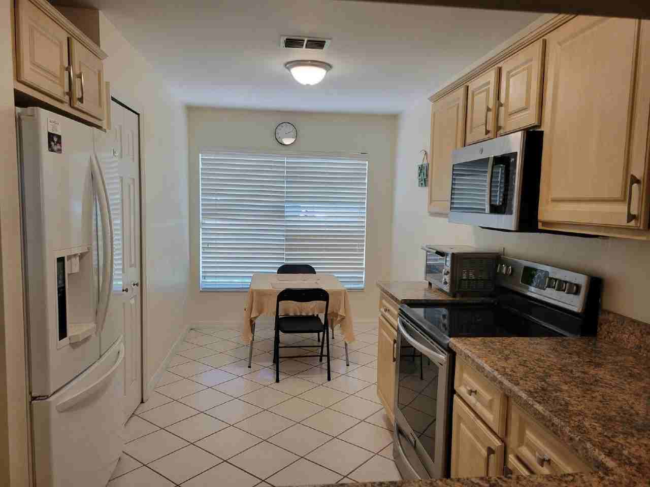 2160 Addison Ave - Photo 5 of 19