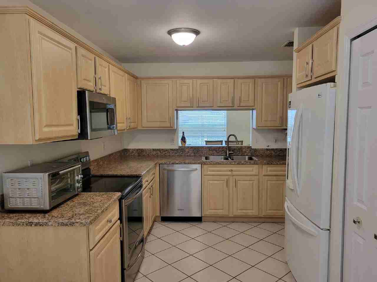 2160 Addison Ave - Photo 6 of 19