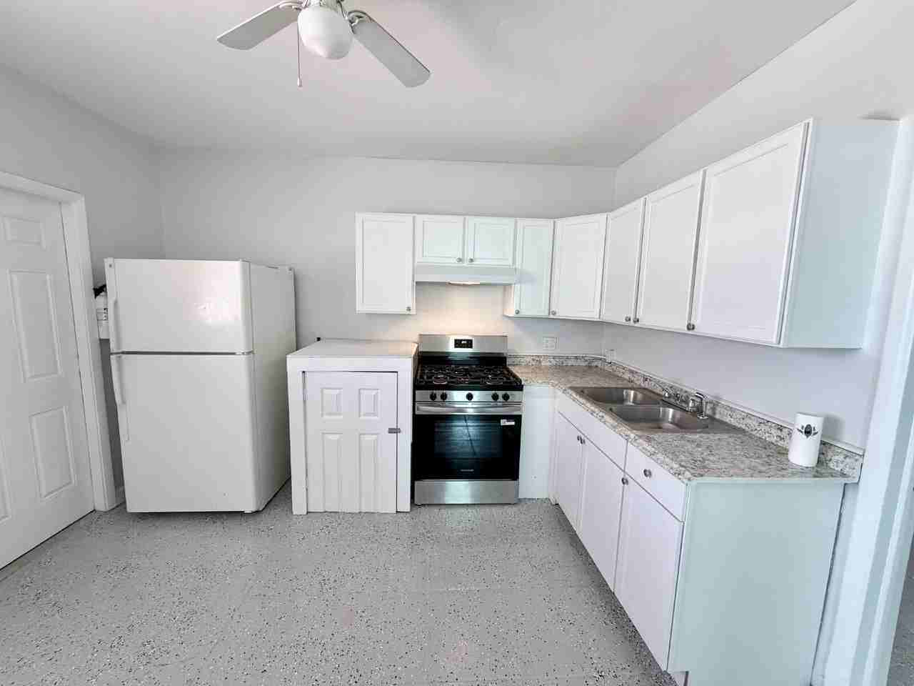 1007 N Tamarind Ave #2 - Photo 5 of 11