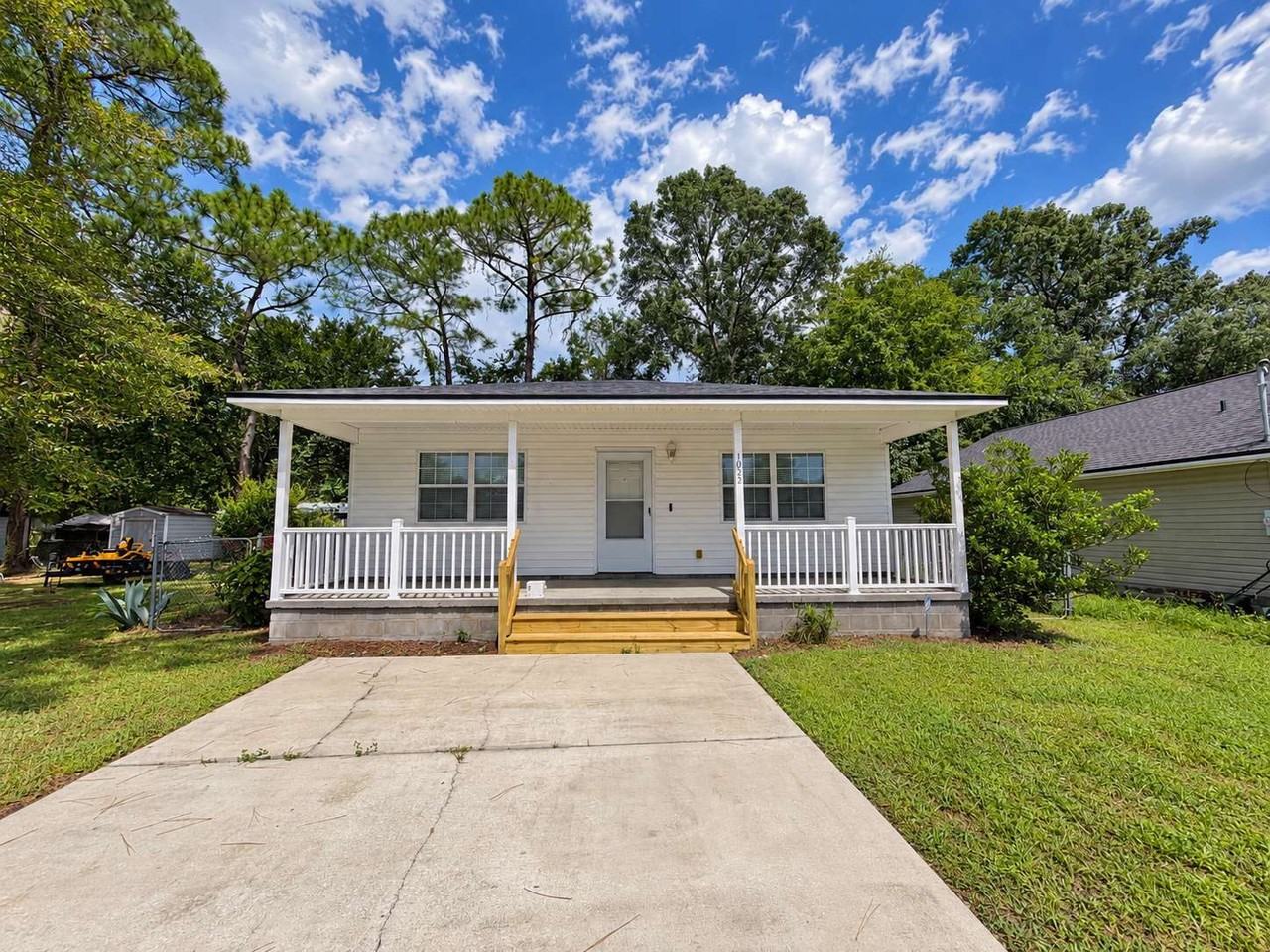 1062 Collier Blvd
