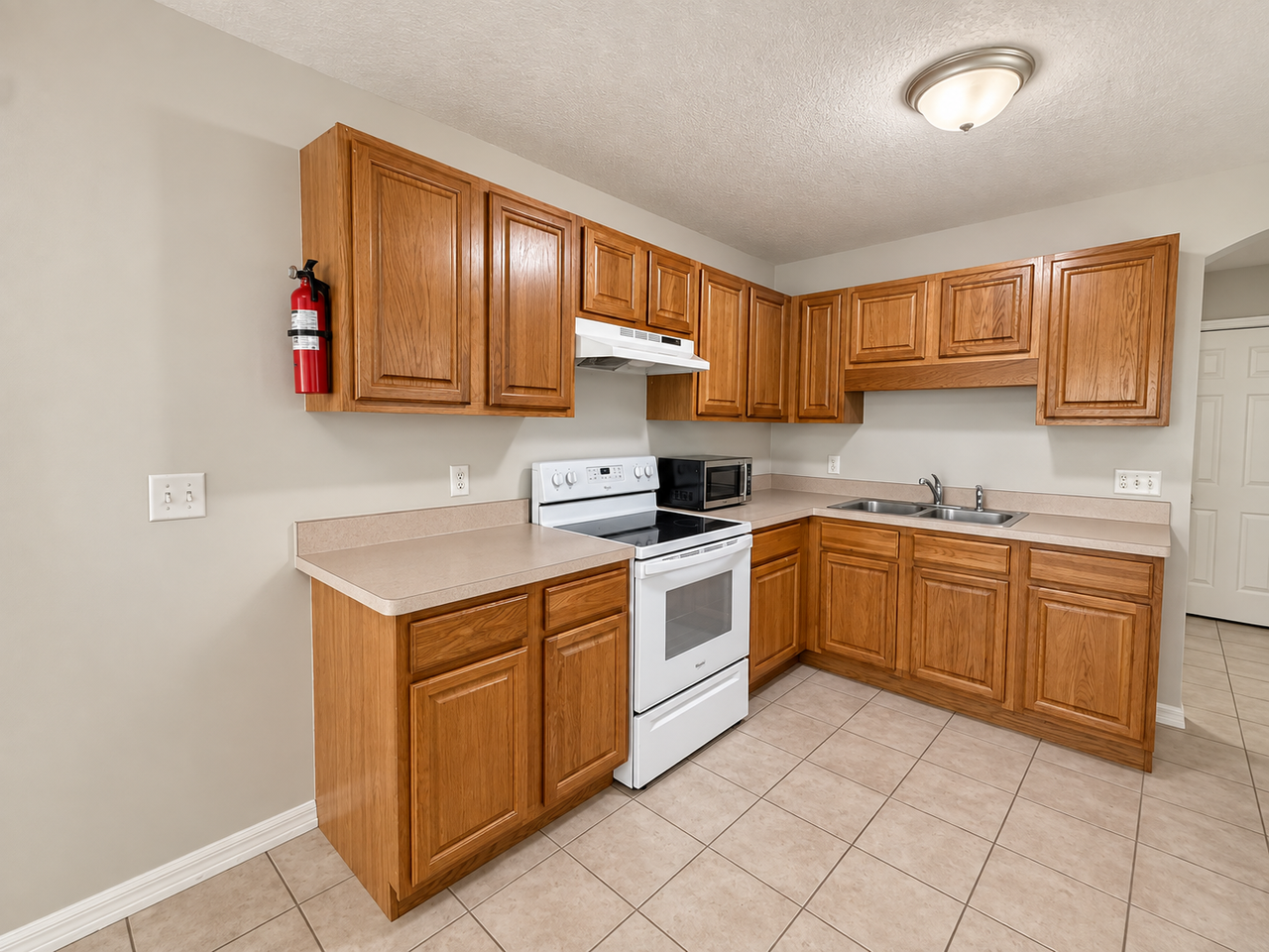 1062 Collier Blvd - Photo 3 of 10