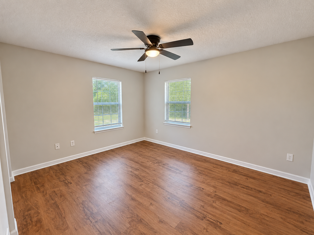 1062 Collier Blvd - Photo 7 of 10
