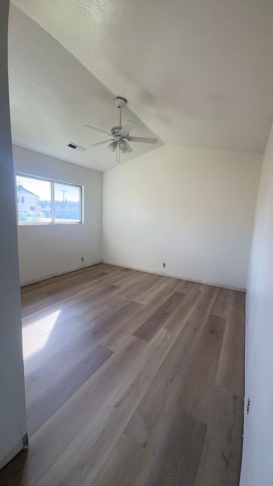 585 S 225 W - Photo 5 of 16