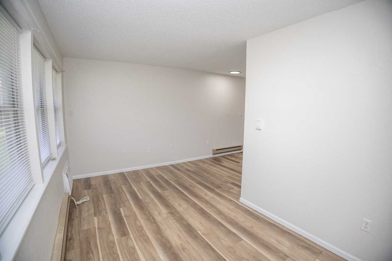 4819 Marion Street - Photo 4 of 14