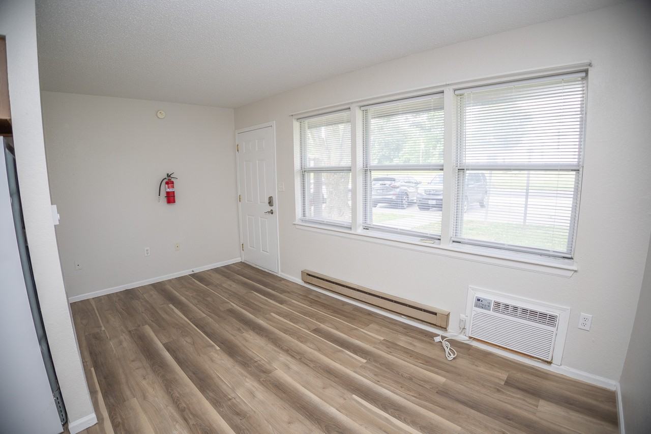 4819 Marion Street - Photo 5 of 14