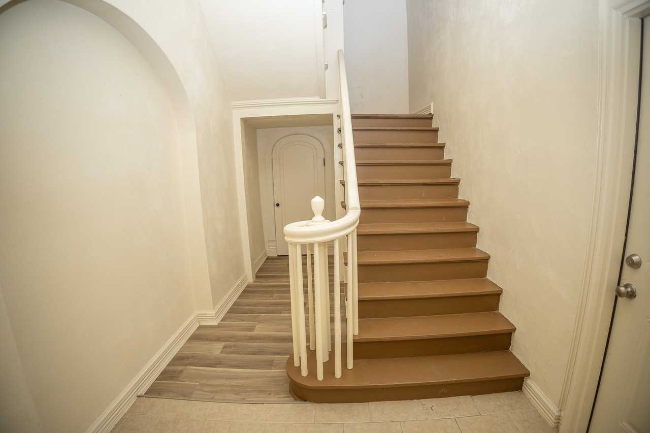 901 Jackson Street - Photo 3 of 18