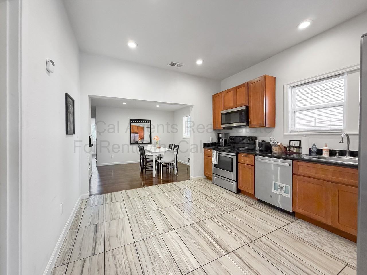 1532 32nd Street - Photo 2 of 15