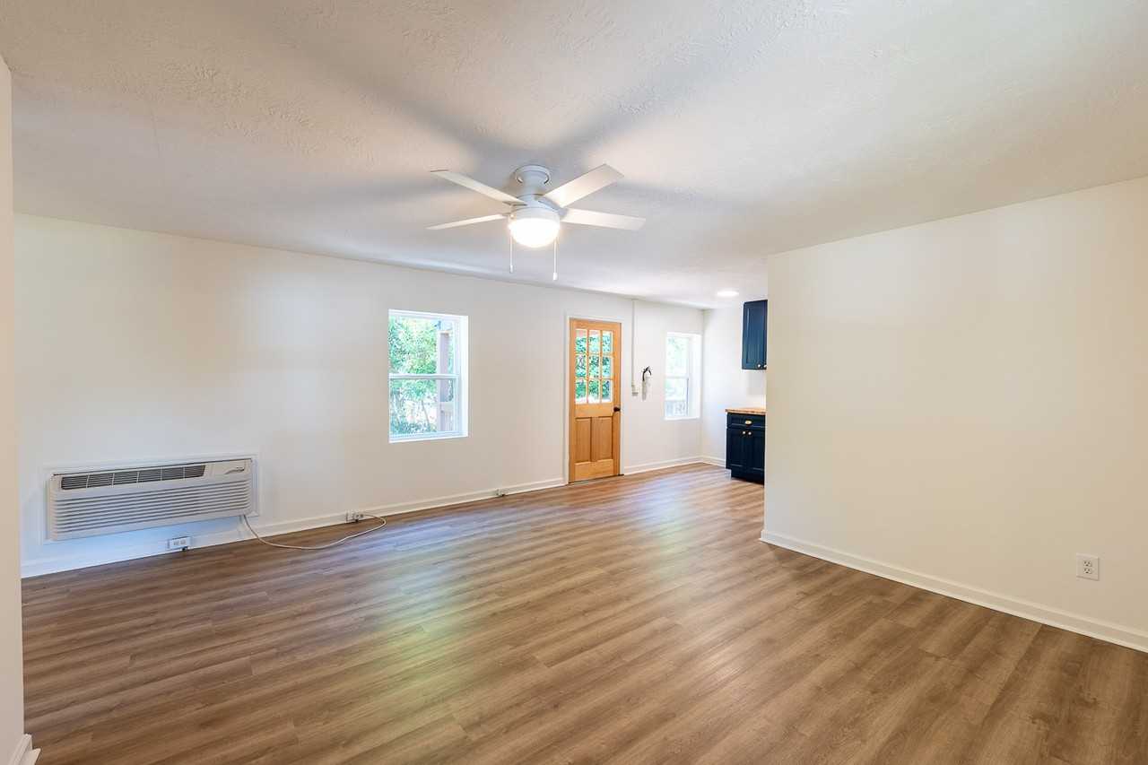 1648 Wycliffe Street A - Photo 3 of 24