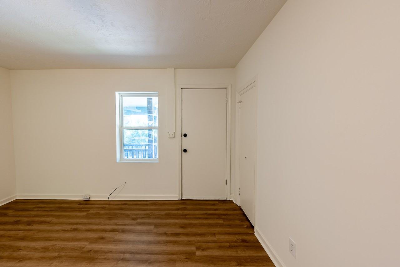 1648 Wycliffe Street A - Photo 4 of 24