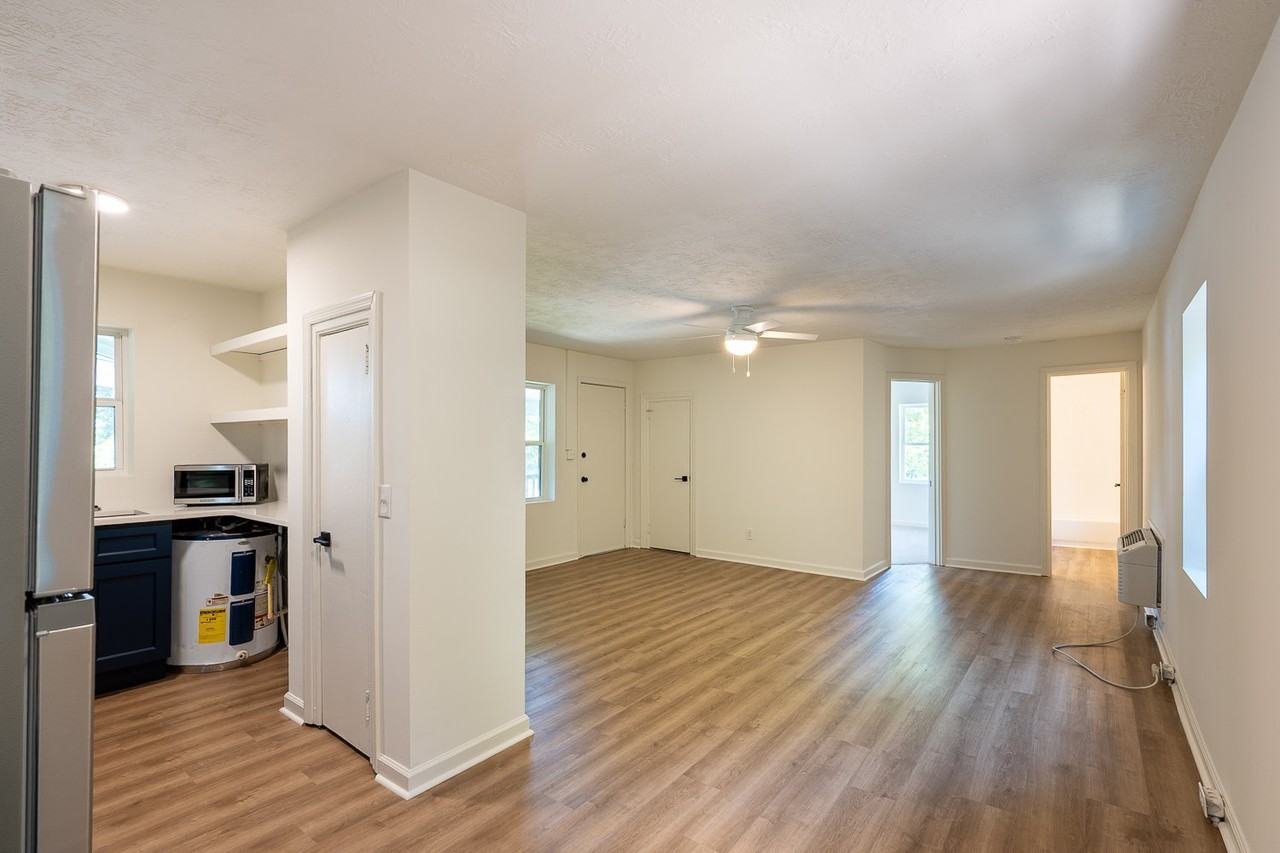 1648 Wycliffe Street A - Photo 7 of 24