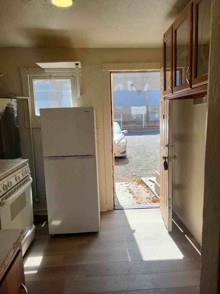 462 Evans Ave - Photo 4 of 16