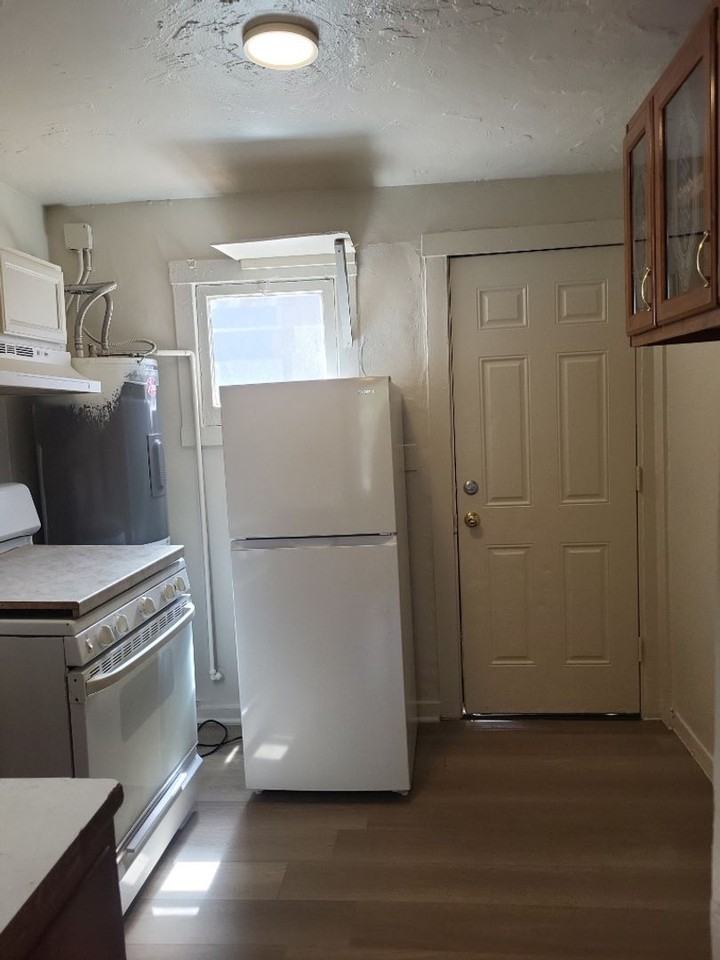 462 Evans Ave - Photo 5 of 16