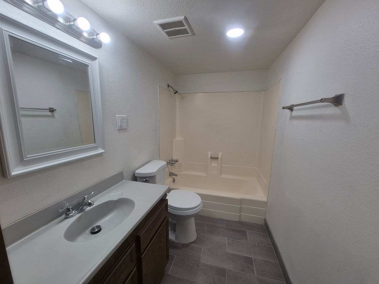 West Bluff Manor - Photo 3 of 29